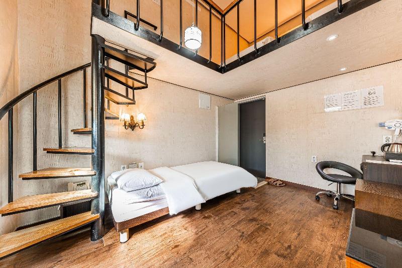 D.H Naissance Hotel image