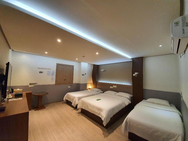 D.H Naissance Hotel image