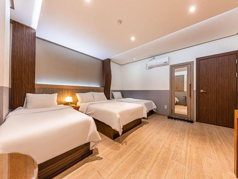 D.H Naissance Hotel image