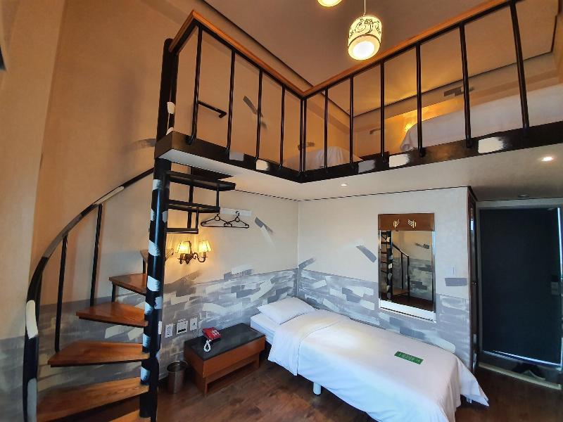 D.H Naissance Hotel image