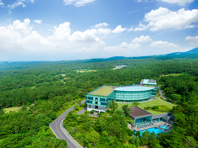 WE Hotel — general view