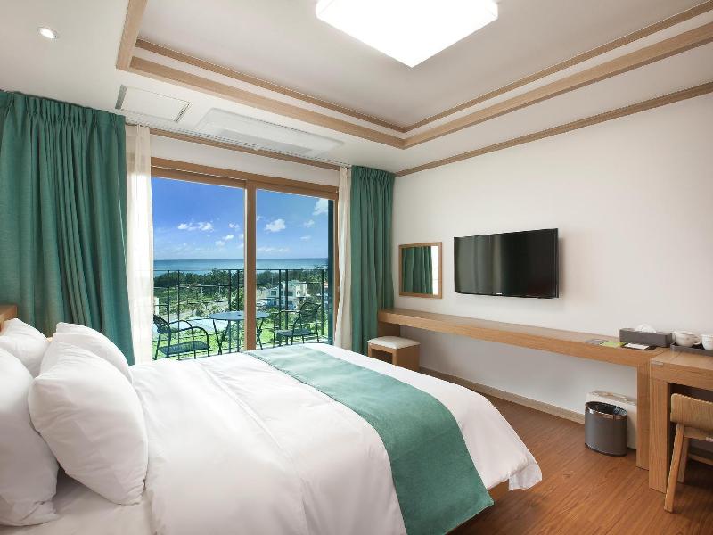 Familia Hotel Jeju image
