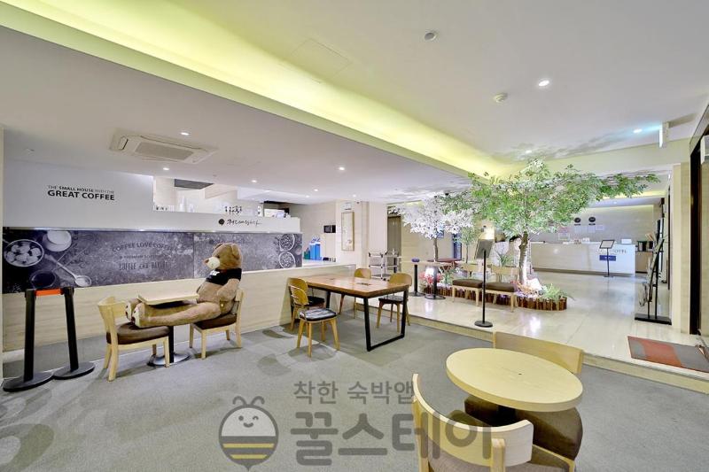 Golden Hotel image