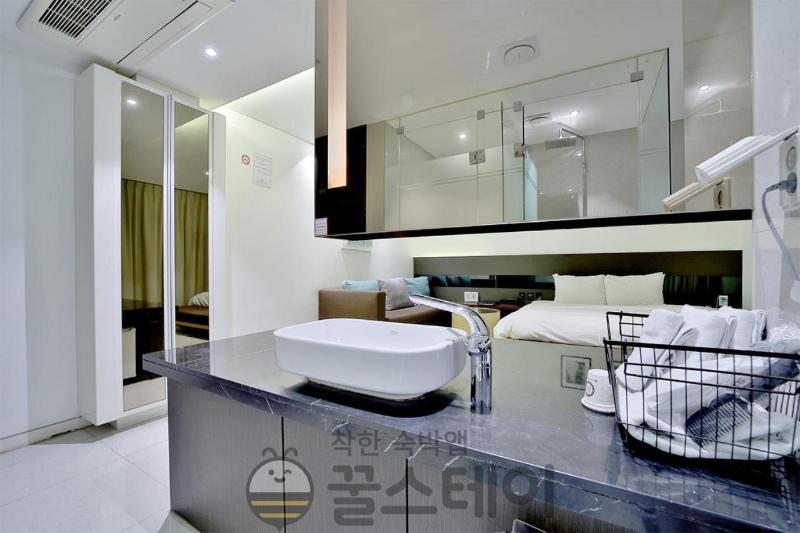 Golden Hotel image