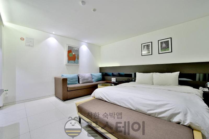 Golden Hotel image
