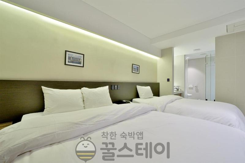 Golden Hotel image