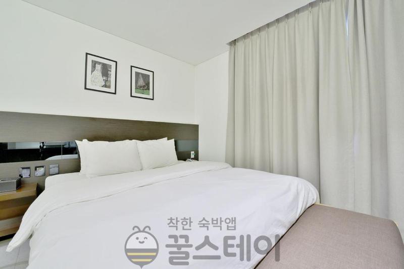 Golden Hotel image