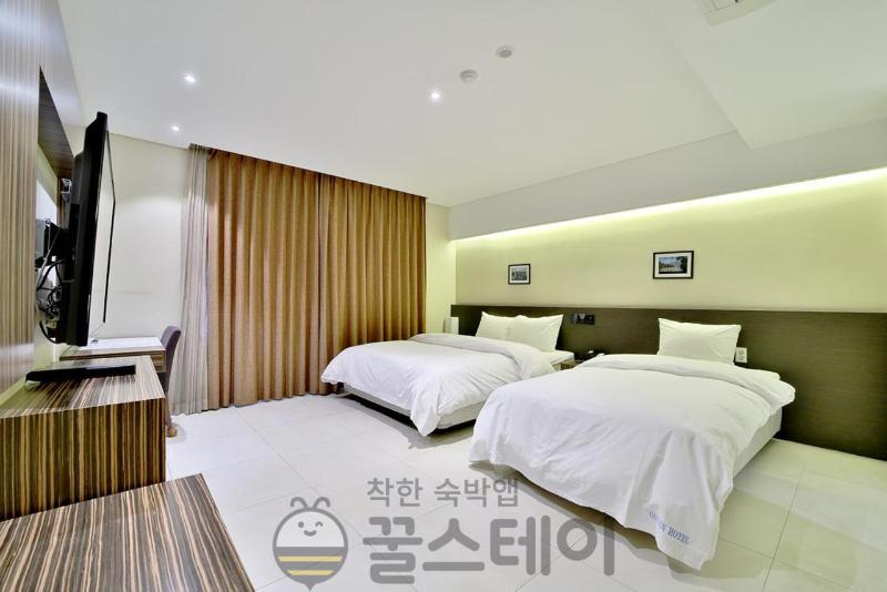 Golden Hotel image