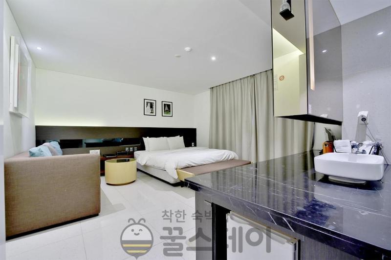 Golden Hotel image