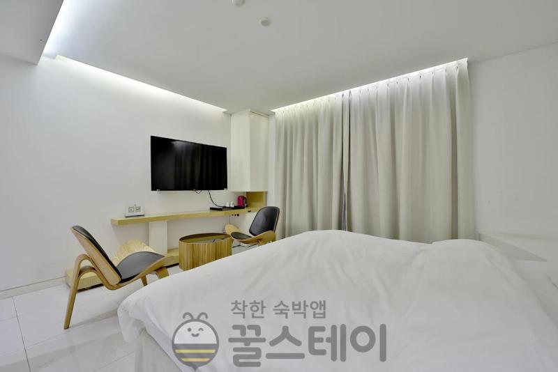 Golden Hotel image