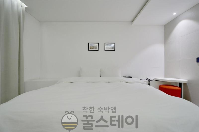 Golden Hotel image