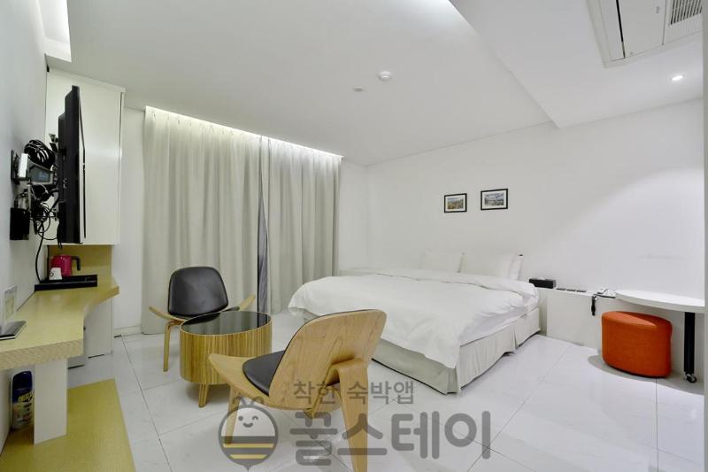 Golden Hotel image