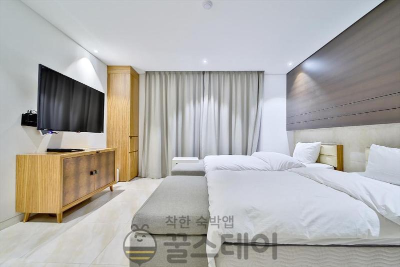 Golden Hotel image