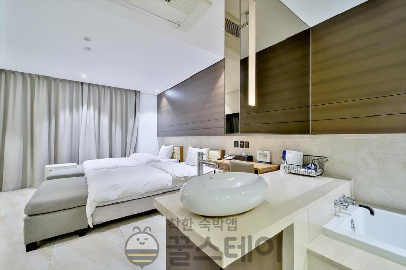 Golden Hotel image