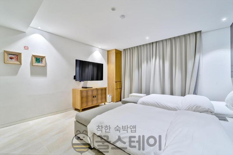 Golden Hotel image