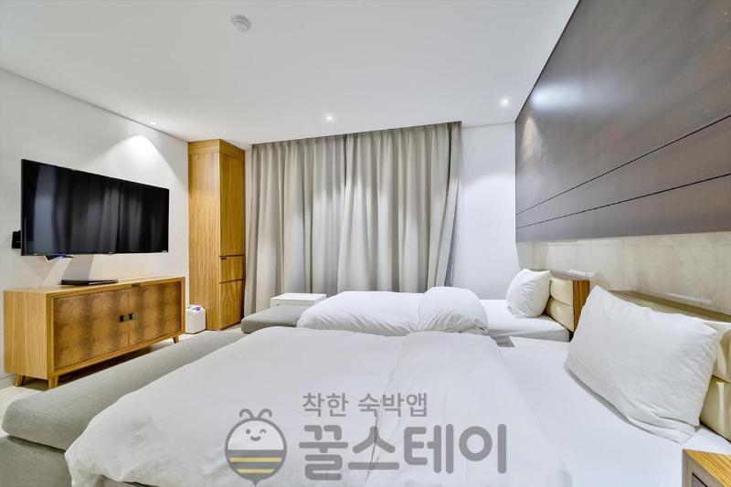 Golden Hotel image