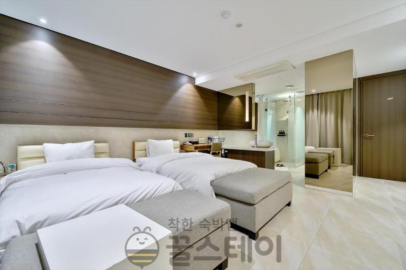 Golden Hotel image