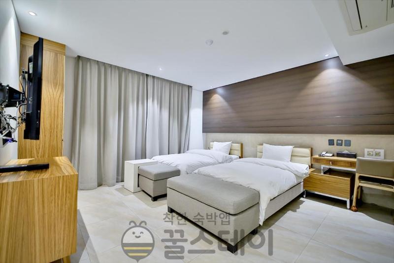 Golden Hotel image