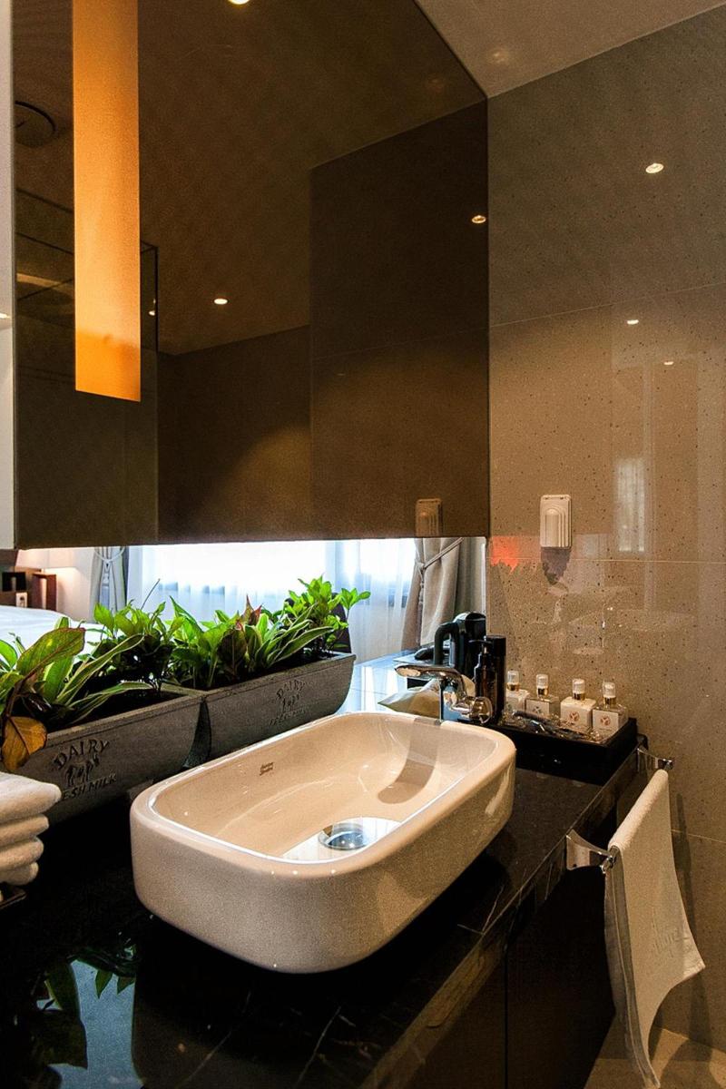 Golden Hotel image