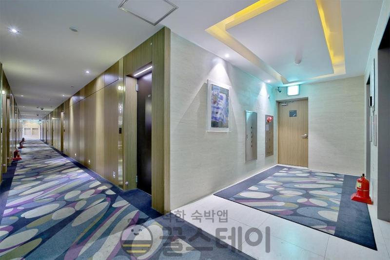 Golden Hotel image