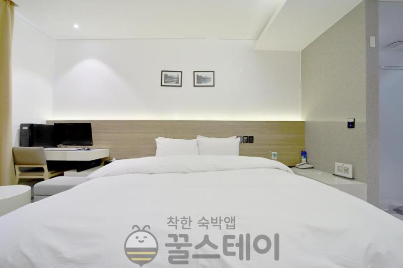 Golden Hotel image