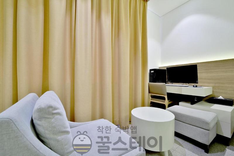 Golden Hotel image