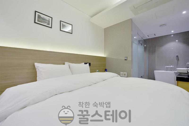 Golden Hotel image