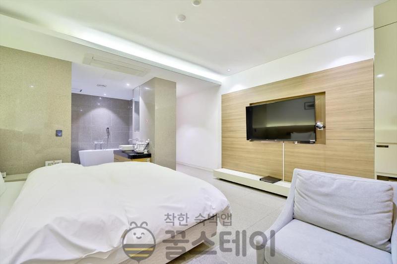 Golden Hotel image