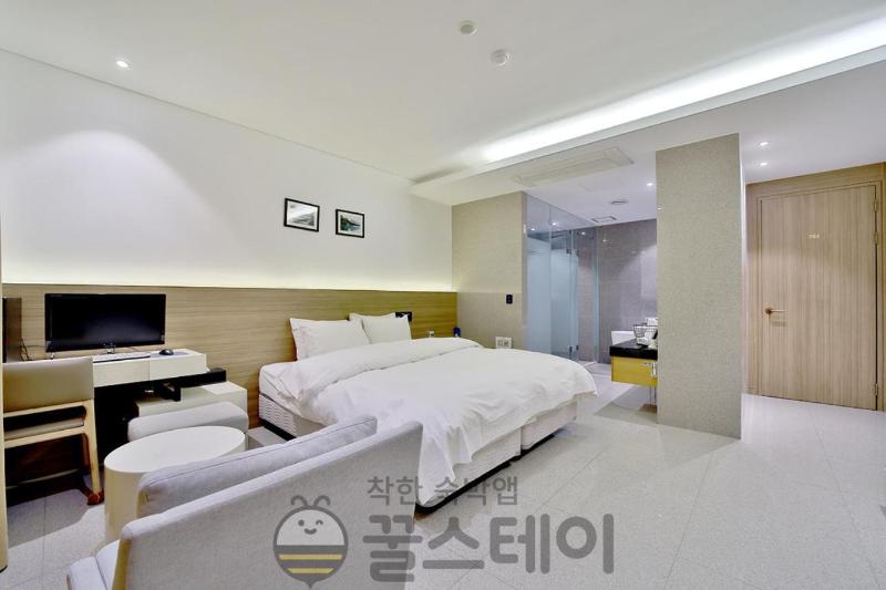 Golden Hotel image