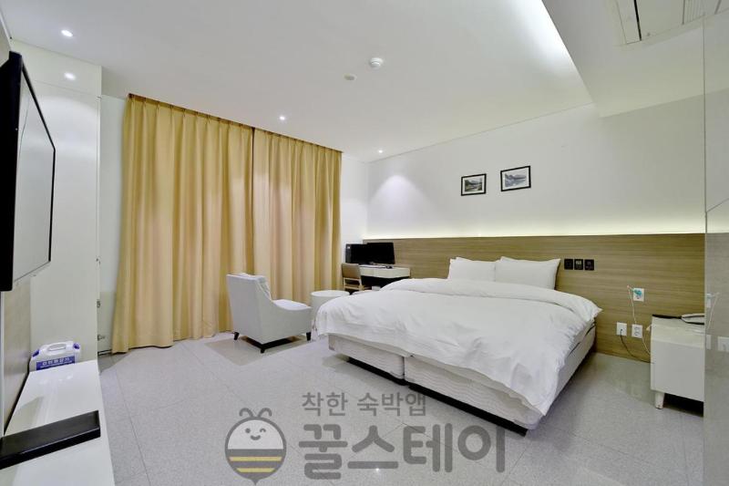 Golden Hotel image
