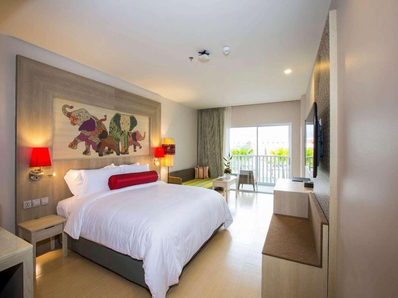Ramada By Wyndham Phuket Deevana image