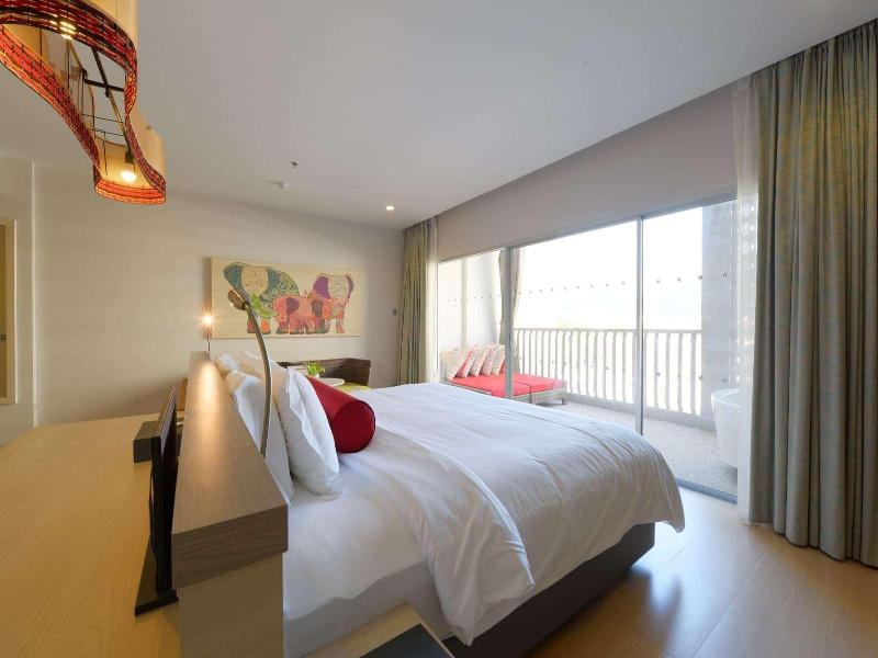 Ramada By Wyndham Phuket Deevana image