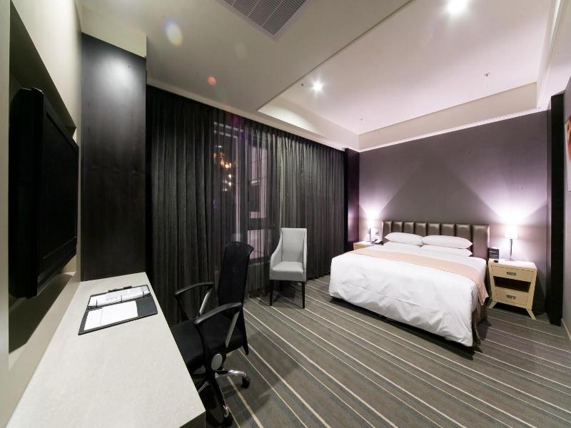 Urban Hotel 33 image