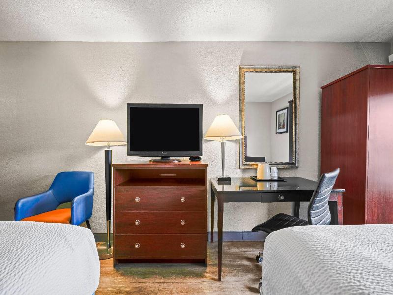 Days Inn By Wyndham Utica image