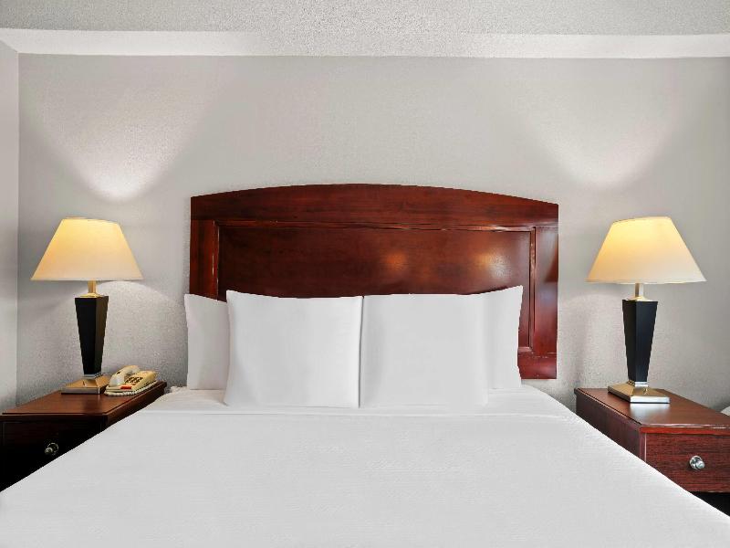 Days Inn By Wyndham Utica image