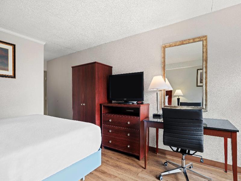 Days Inn By Wyndham Utica image