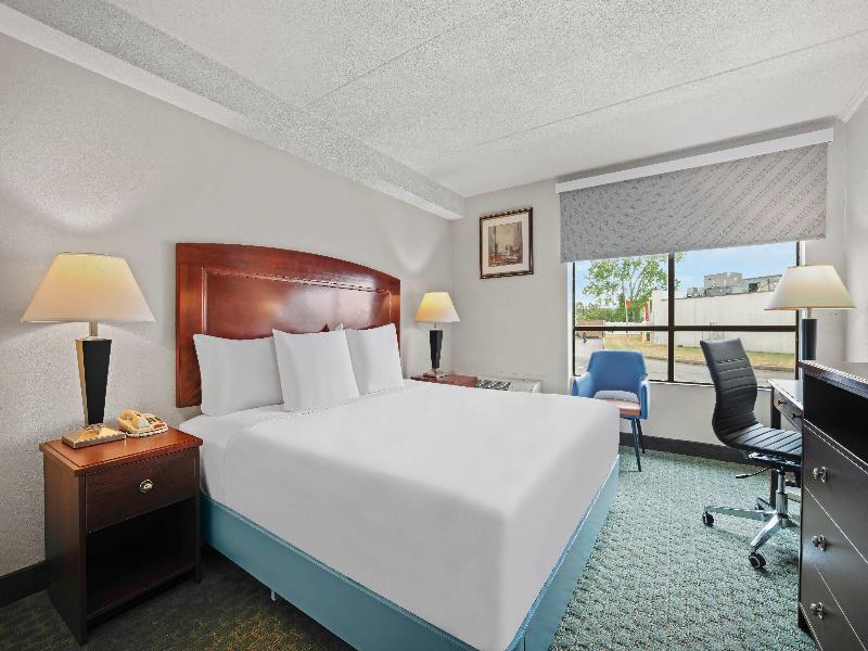 Days Inn By Wyndham Utica image