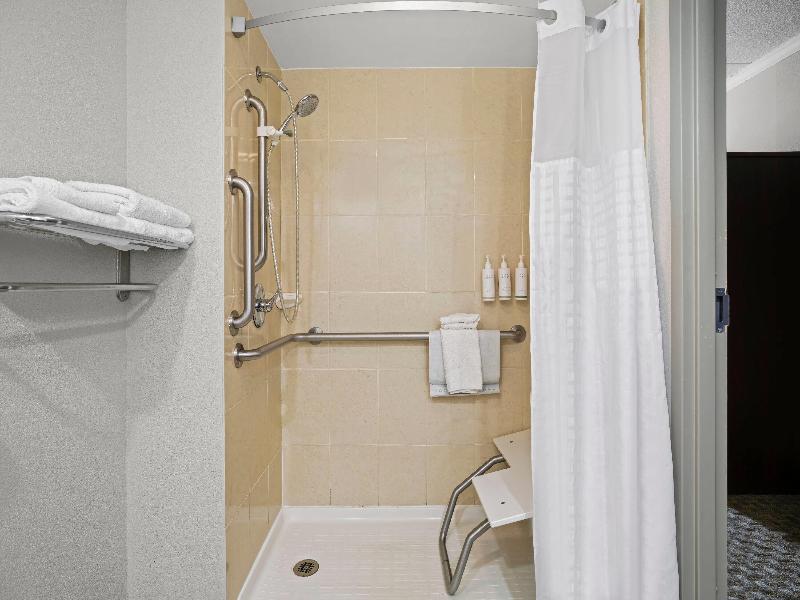 Days Inn By Wyndham Utica image
