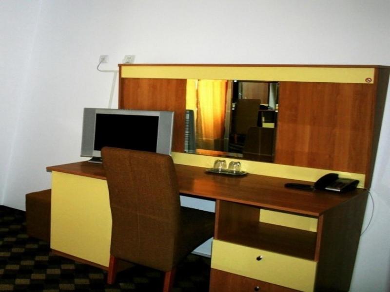 Plus Hotel image