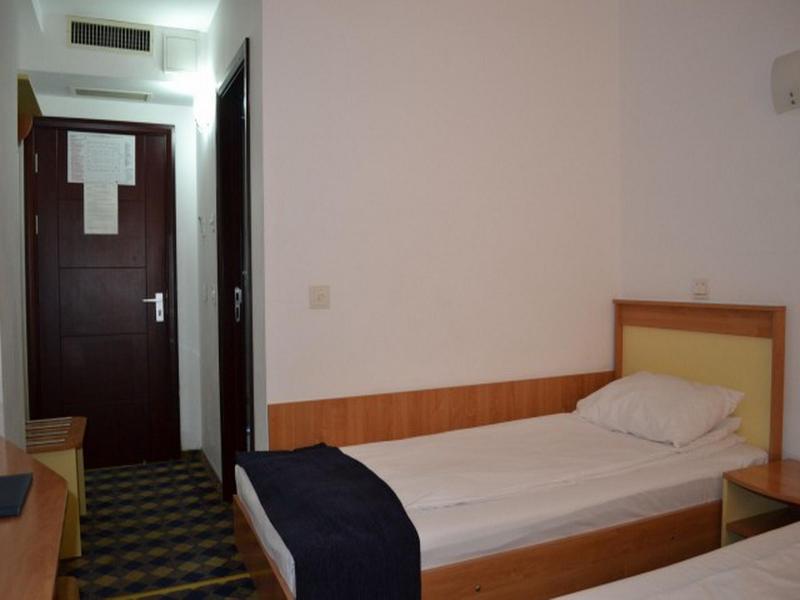 Plus Hotel image