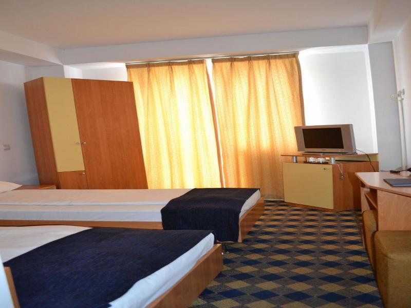 Plus Hotel image
