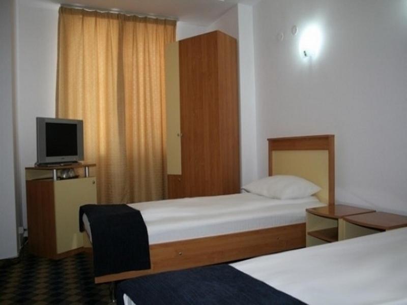 Plus Hotel image