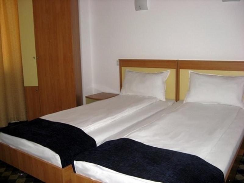 Plus Hotel image