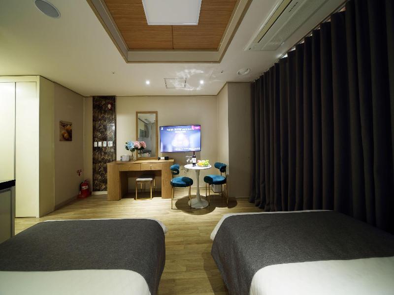 The Hotel Yeongjong Incheon Airport image