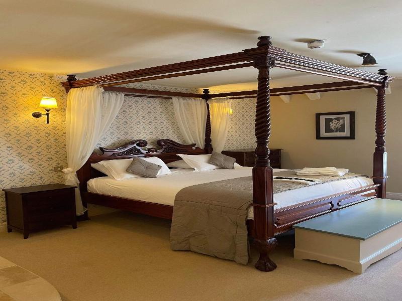 The George Hotel image