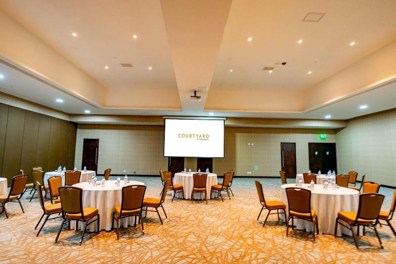 Courtyard by Marriott Santiago Airport image