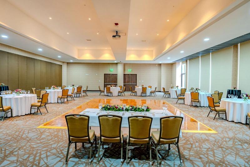 Courtyard by Marriott Santiago Airport image