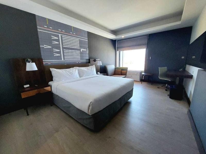 Courtyard by Marriott Santiago Airport image