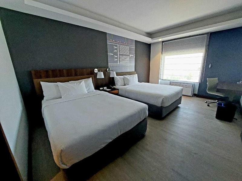 Courtyard by Marriott Santiago Airport image