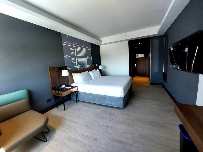 Courtyard by Marriott Santiago Airport image